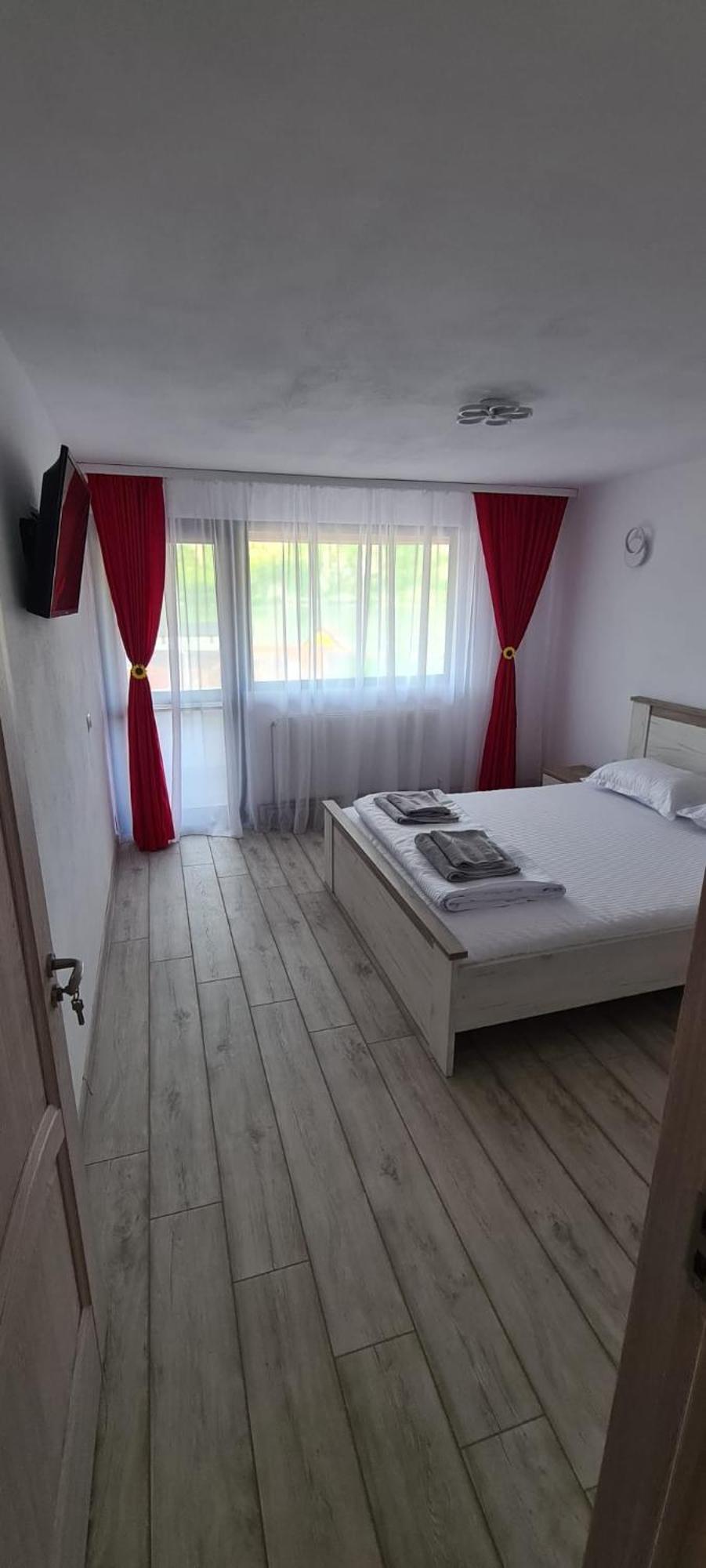 Alexandra Si Adan Villa Dubova Bagian luar foto