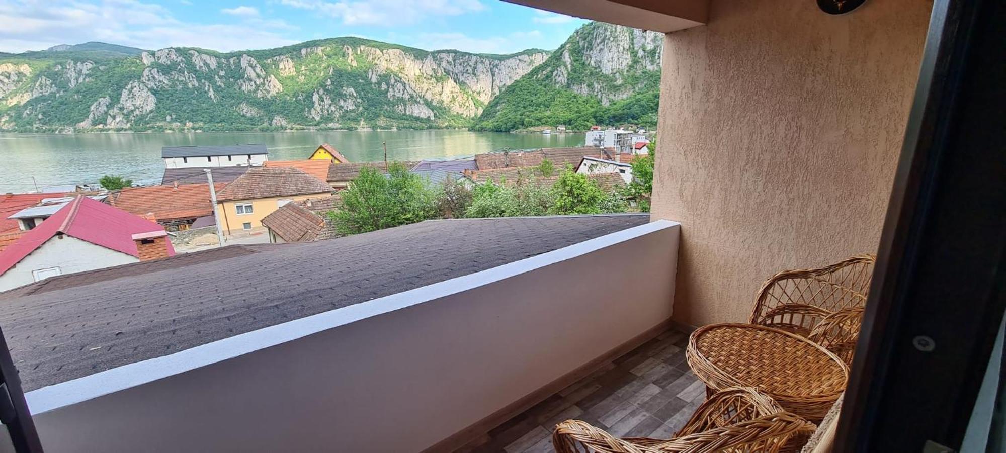 Alexandra Si Adan Villa Dubova Bagian luar foto