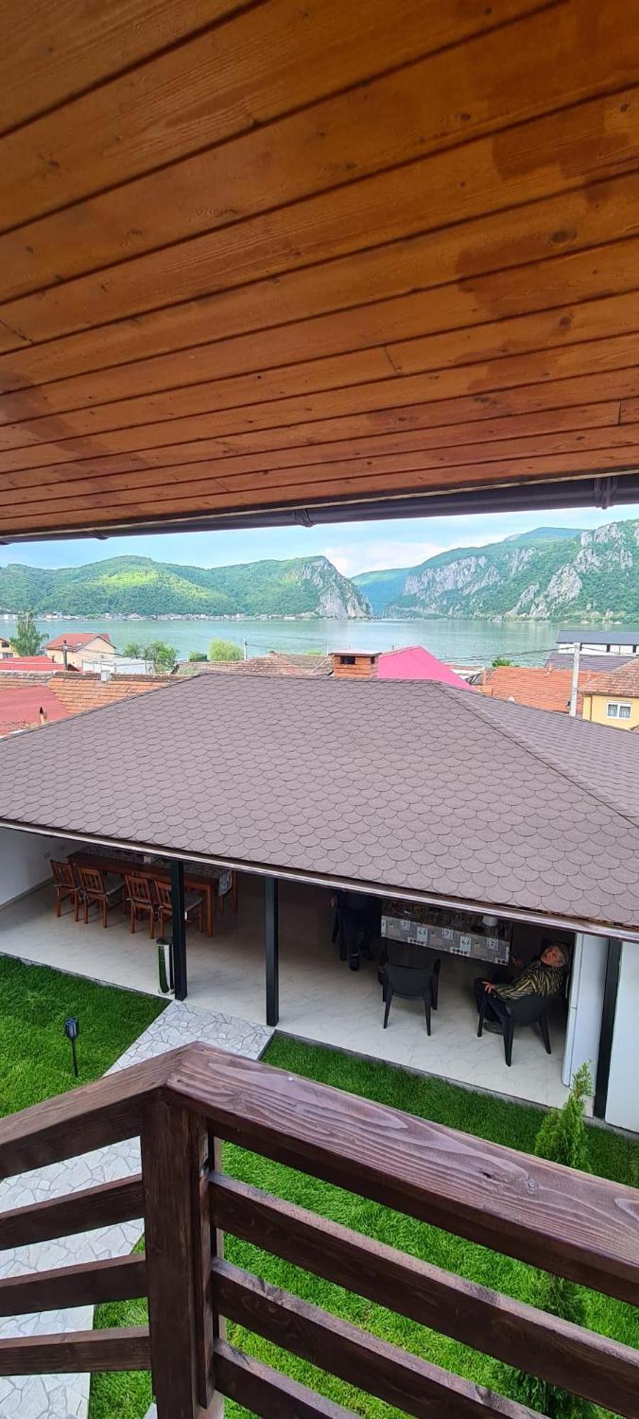 Alexandra Si Adan Villa Dubova Bagian luar foto